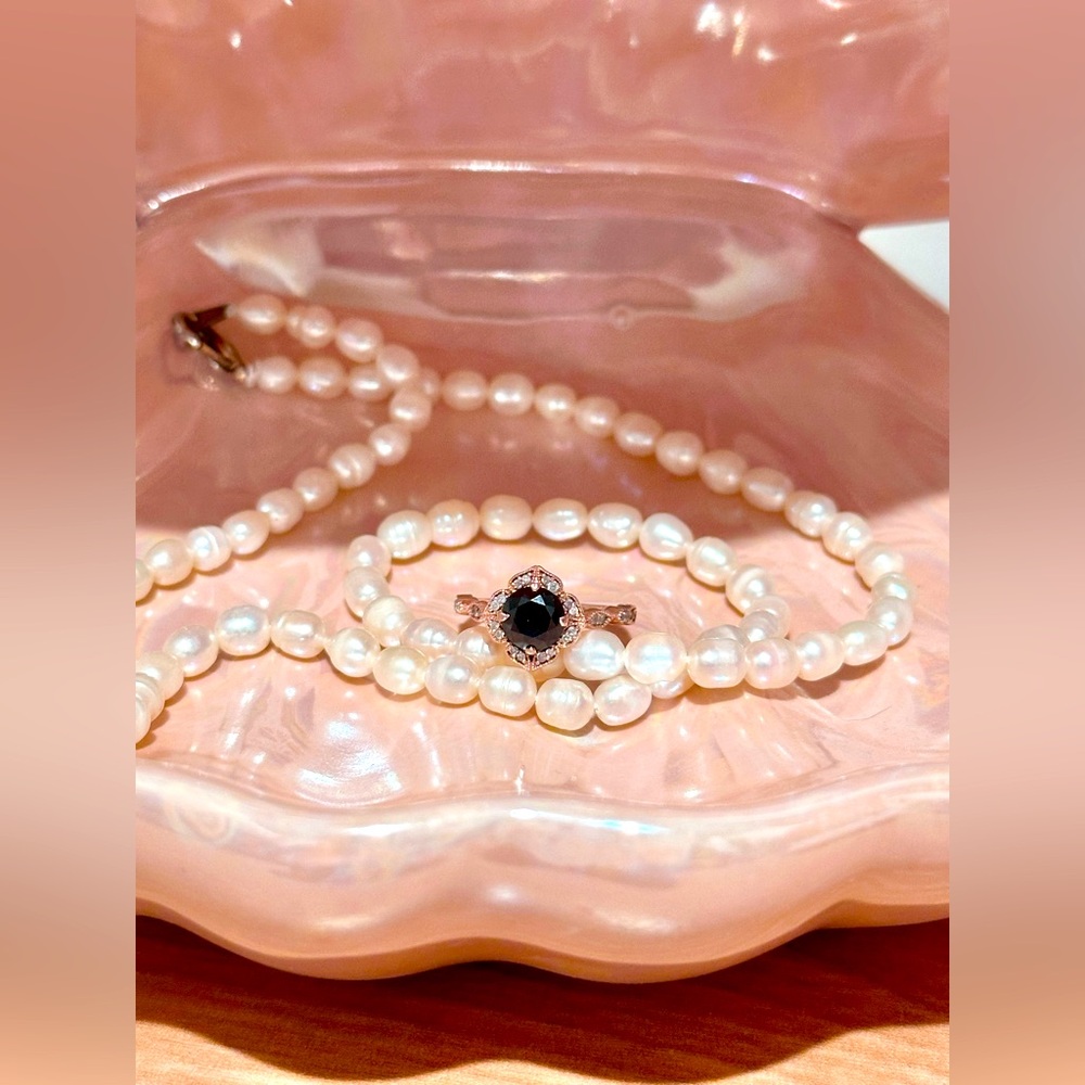 10K Rose Gold Vintage Style Black Sapphire 1.50 Carat in Engagement Ring